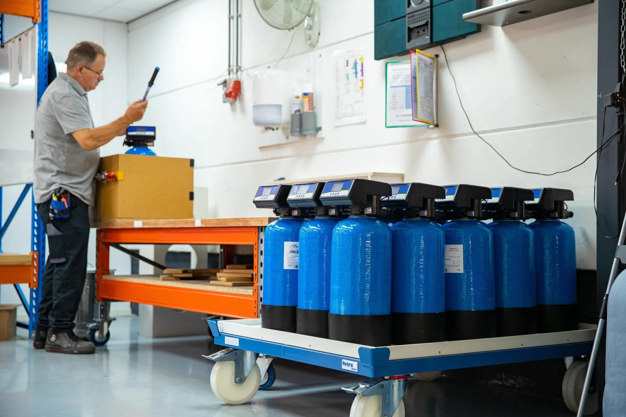 123InstallatieMaterialen - Duowaterontharder 12 liter inclusief zoutbak 60 en isolatiehoes - Image 6